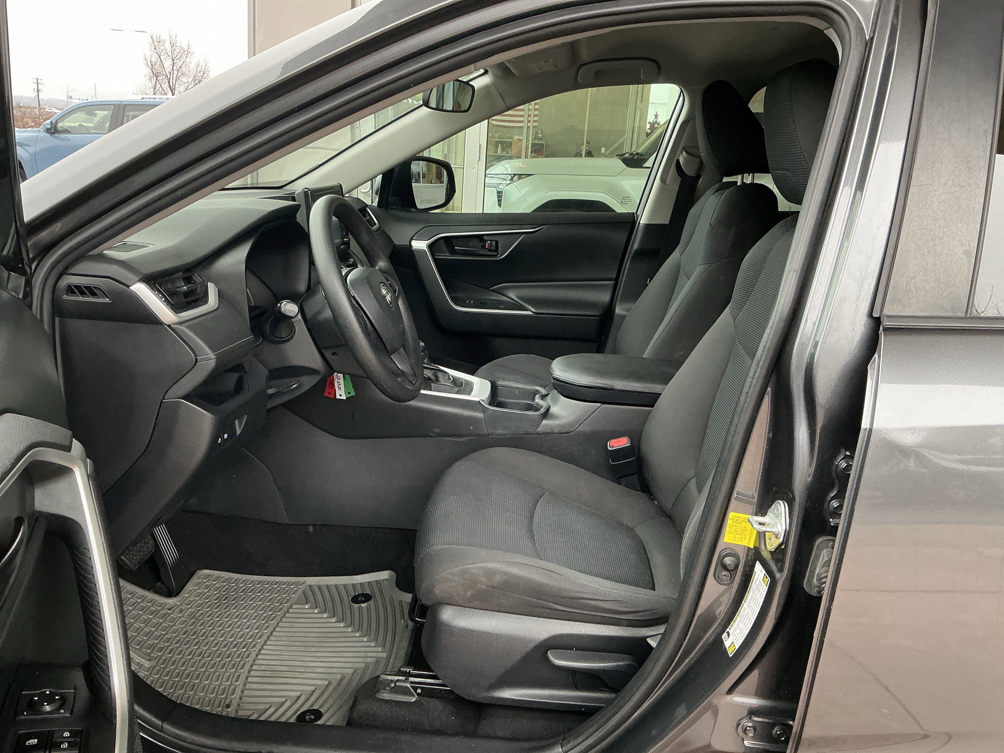 Used 2020 Toyota RAV4 LE image 7