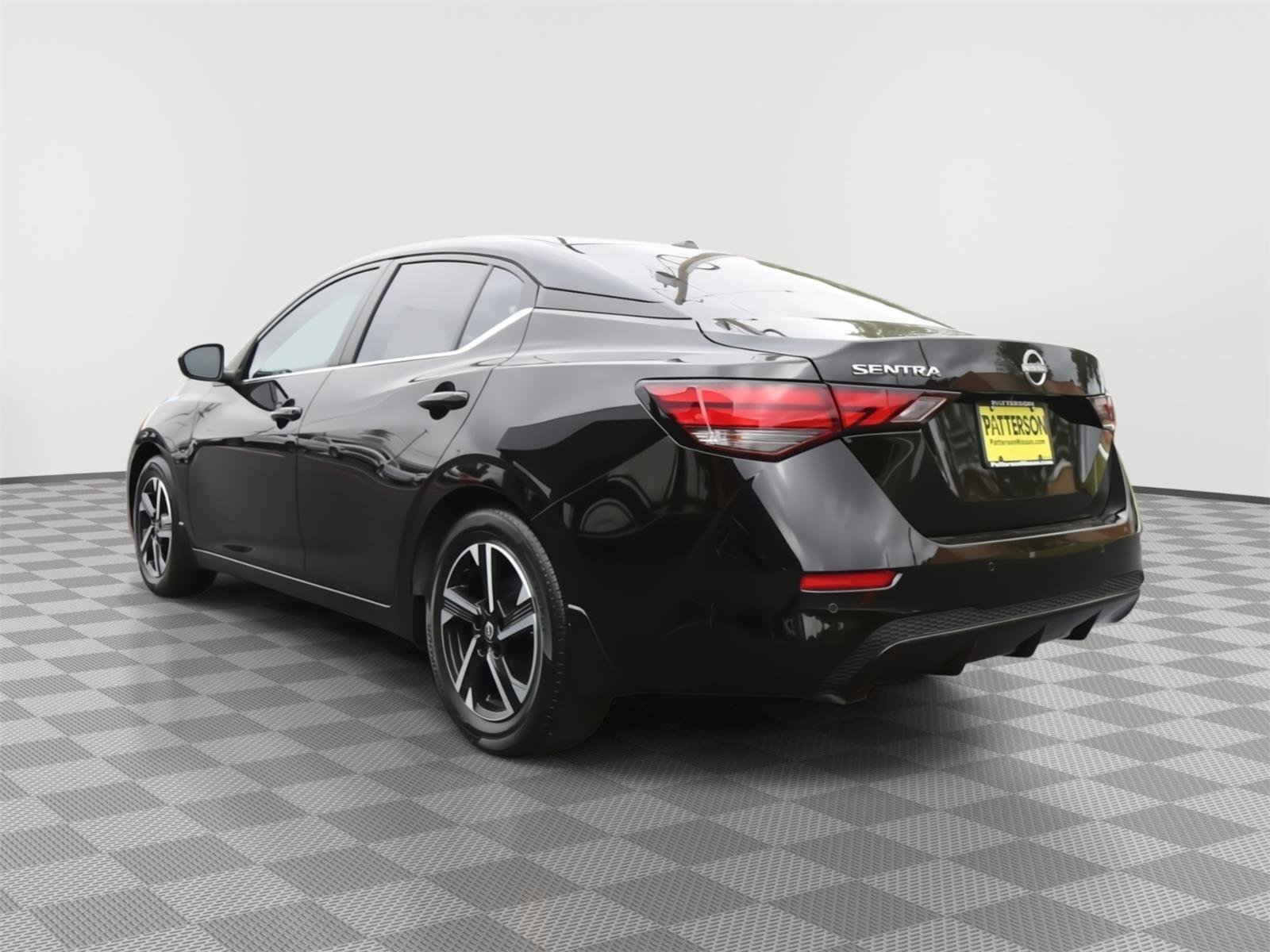 Used 2025 Nissan Sentra SV FWD image 4