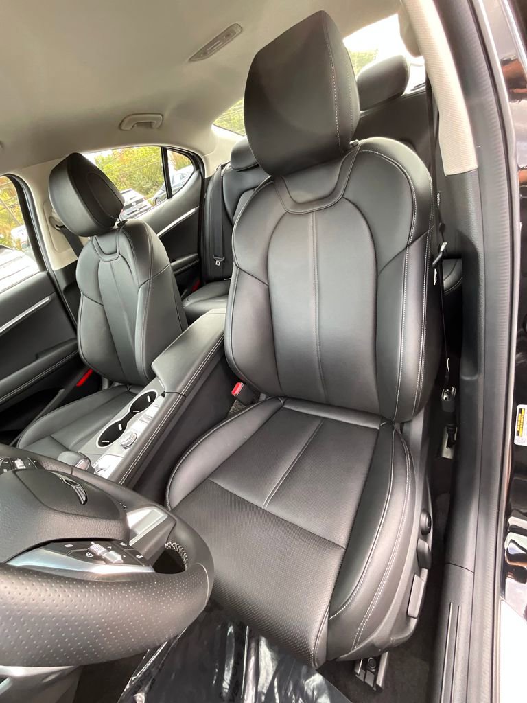 Used 2025 Genesis G70 2.5T image 35