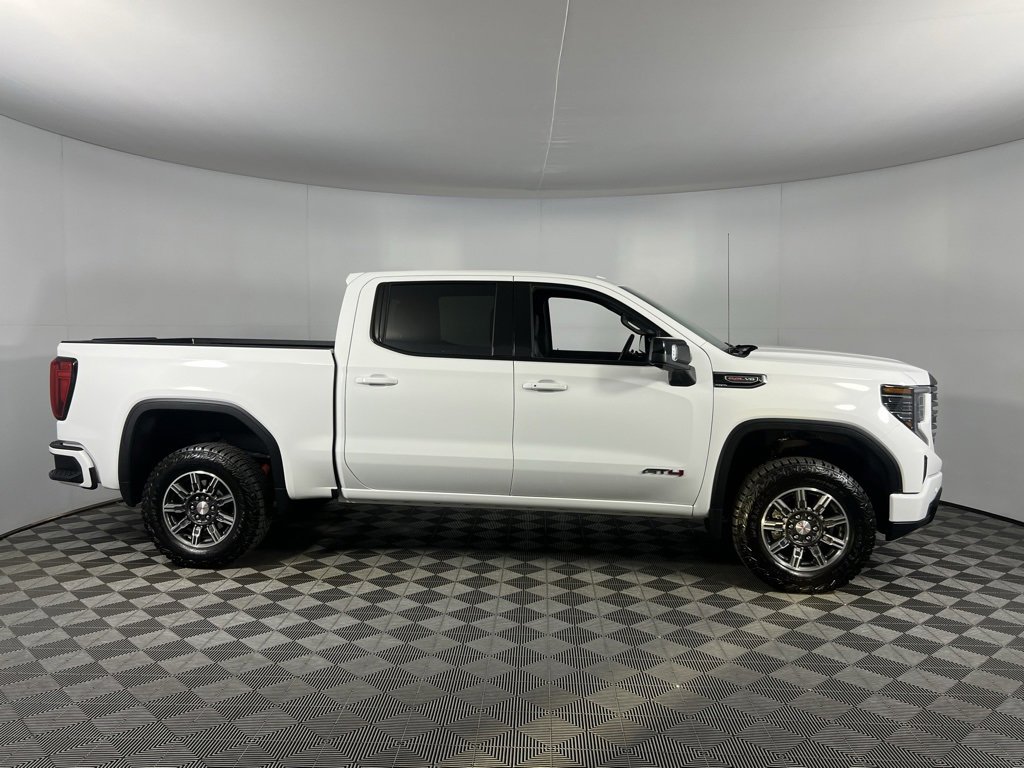 Used 2025 GMC Sierra 1500 AT4 image 5
