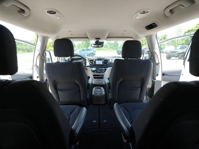 Used 2023 Chrysler Voyager LX FWD image 22