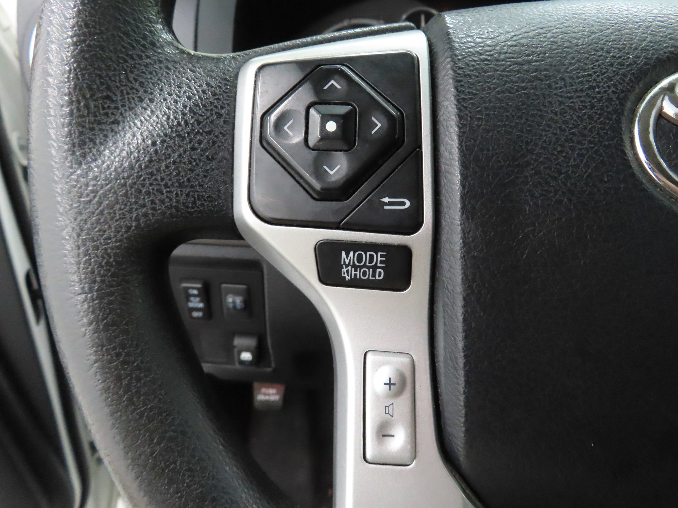 Used 2017 Toyota Tundra SR5 w/ SR5 Upgrade Package RWD image 13