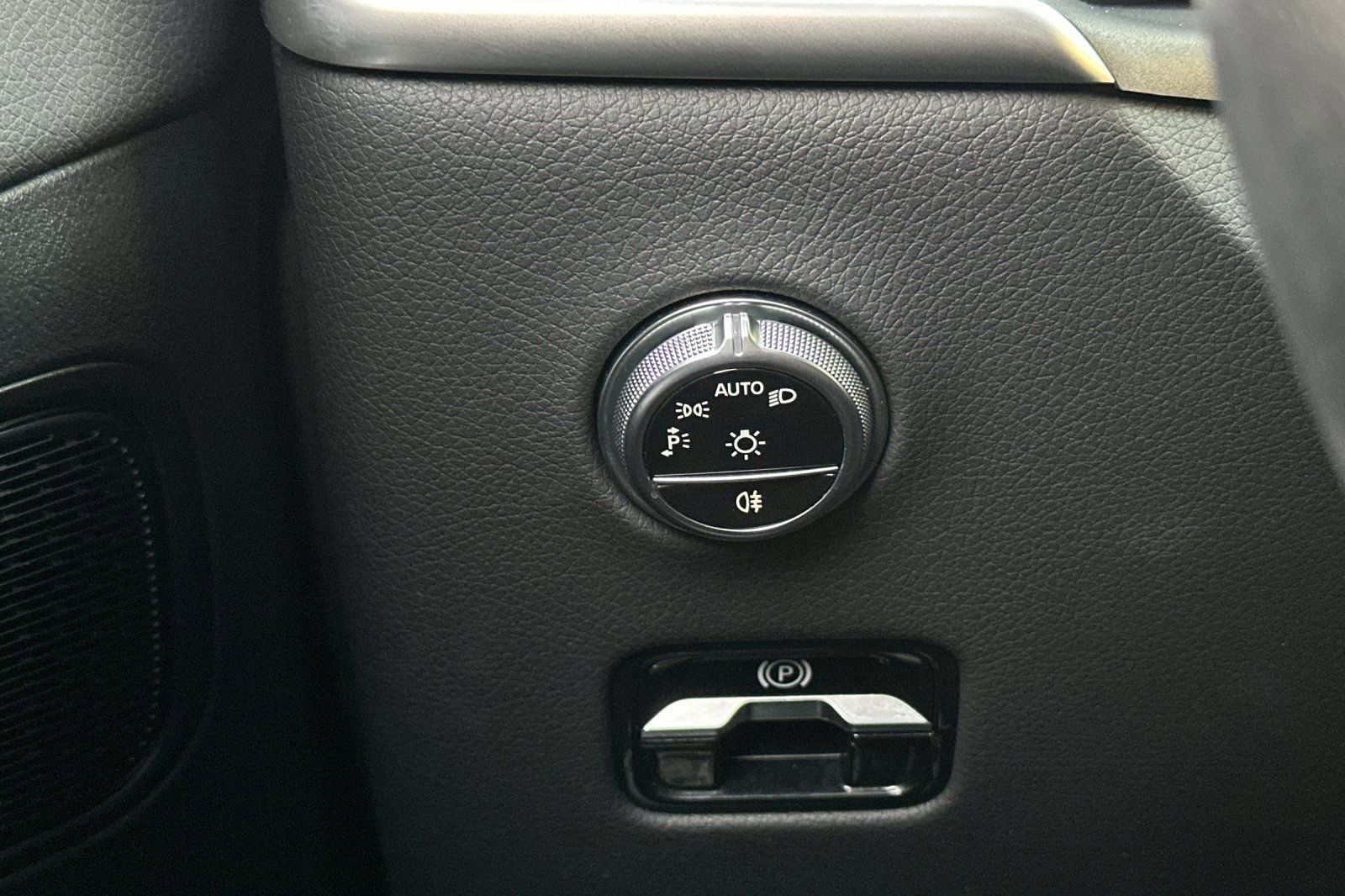 Certified 2025 Mercedes-Benz GLC 300 4MATIC image 32