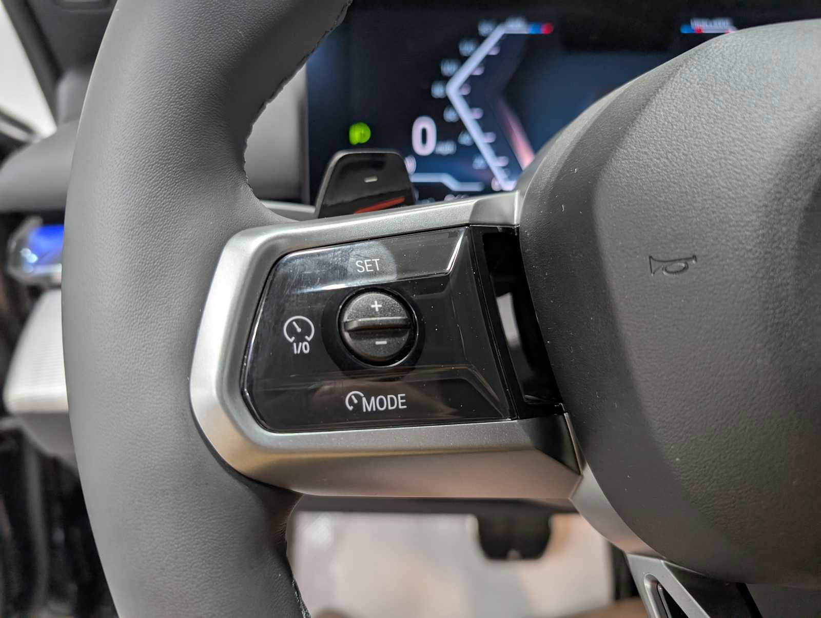 Used 2025 BMW 540i xDrive w/ Executive Package image 34