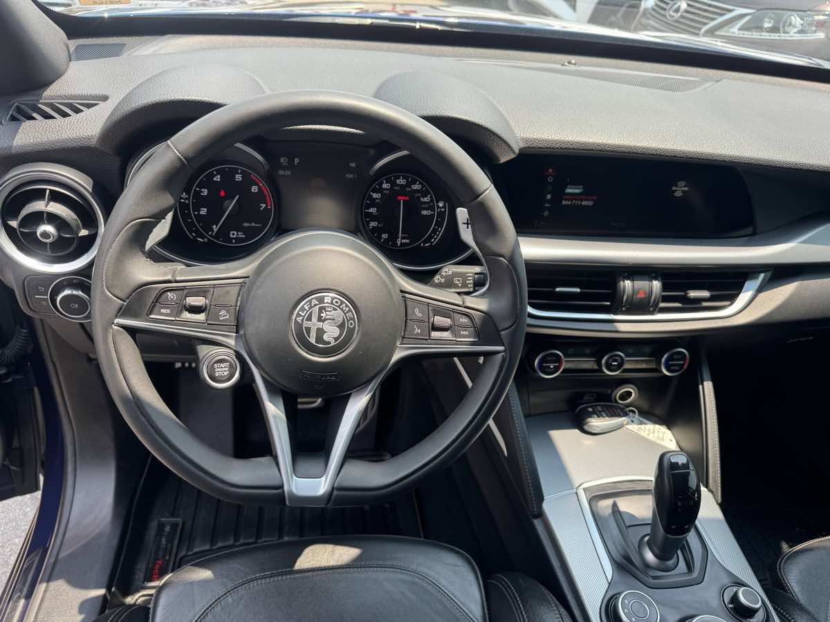 Used 2018 Alfa Romeo Stelvio Ti Sport image 12