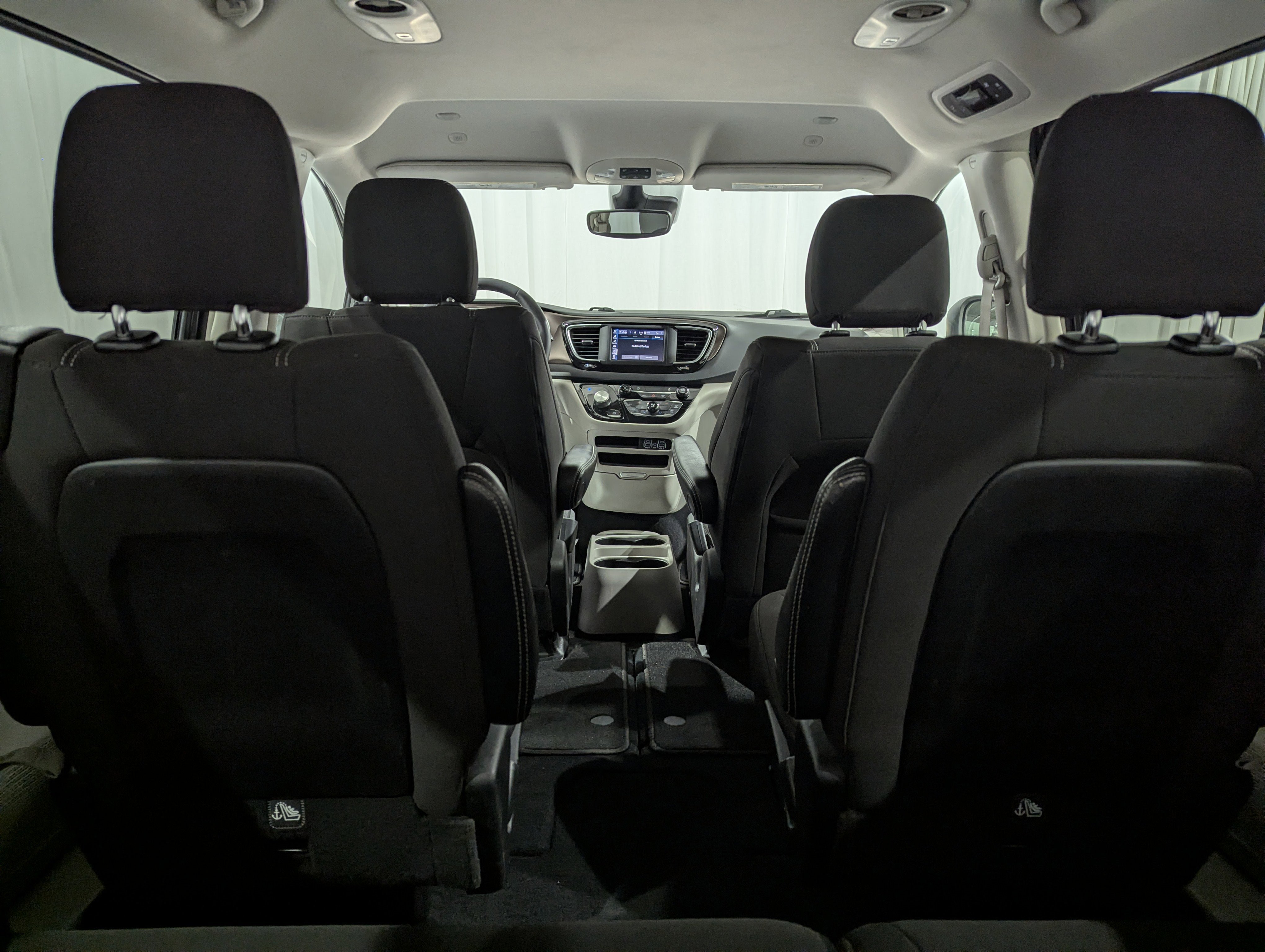 Used 2023 Chrysler Voyager LX image 11