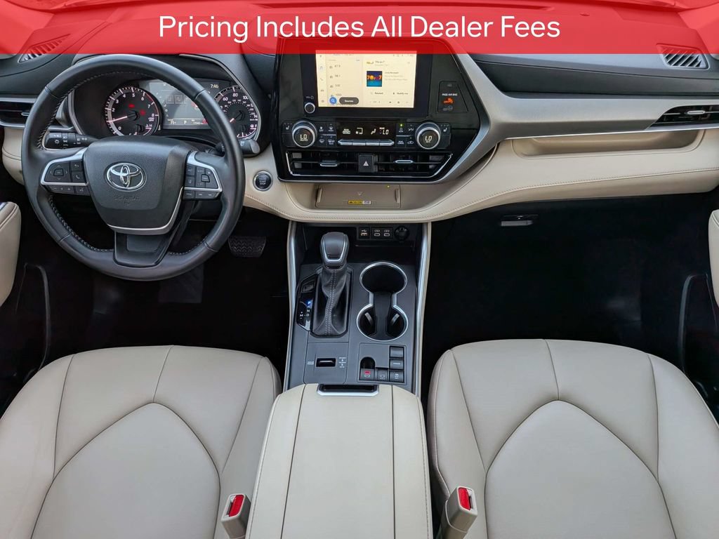 Used 2024 Toyota Highlander XLE FWD image 17