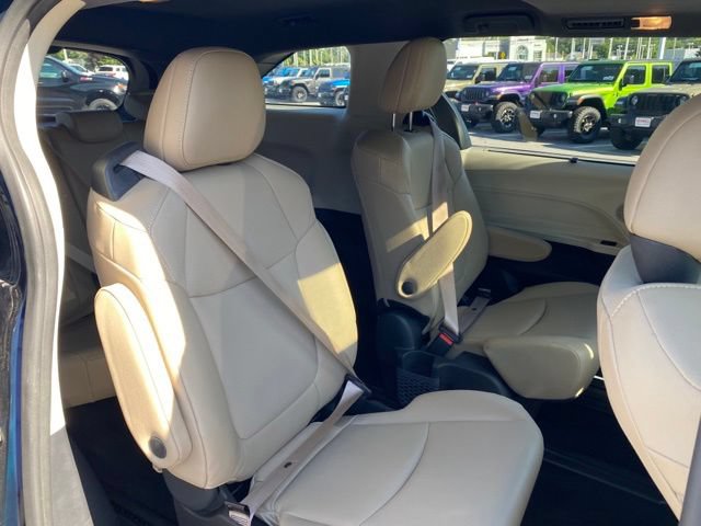 Used 2023 Toyota Sienna XLE FWD image 20