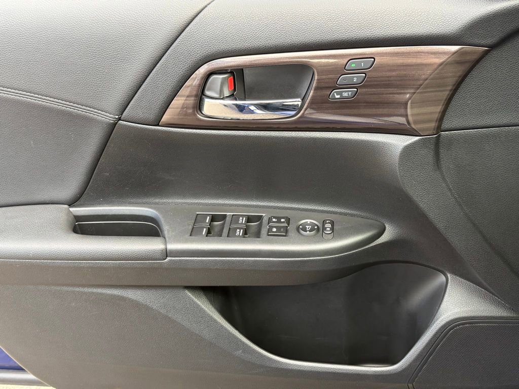 Used 2017 Honda Accord EX-L image 28
