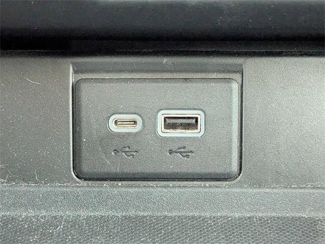 Used 2021 GMC Yukon XL SLT w/ SLT Luxury Plus Package image 28