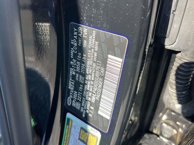 Certified 2025 Hyundai Elantra Limited image 19