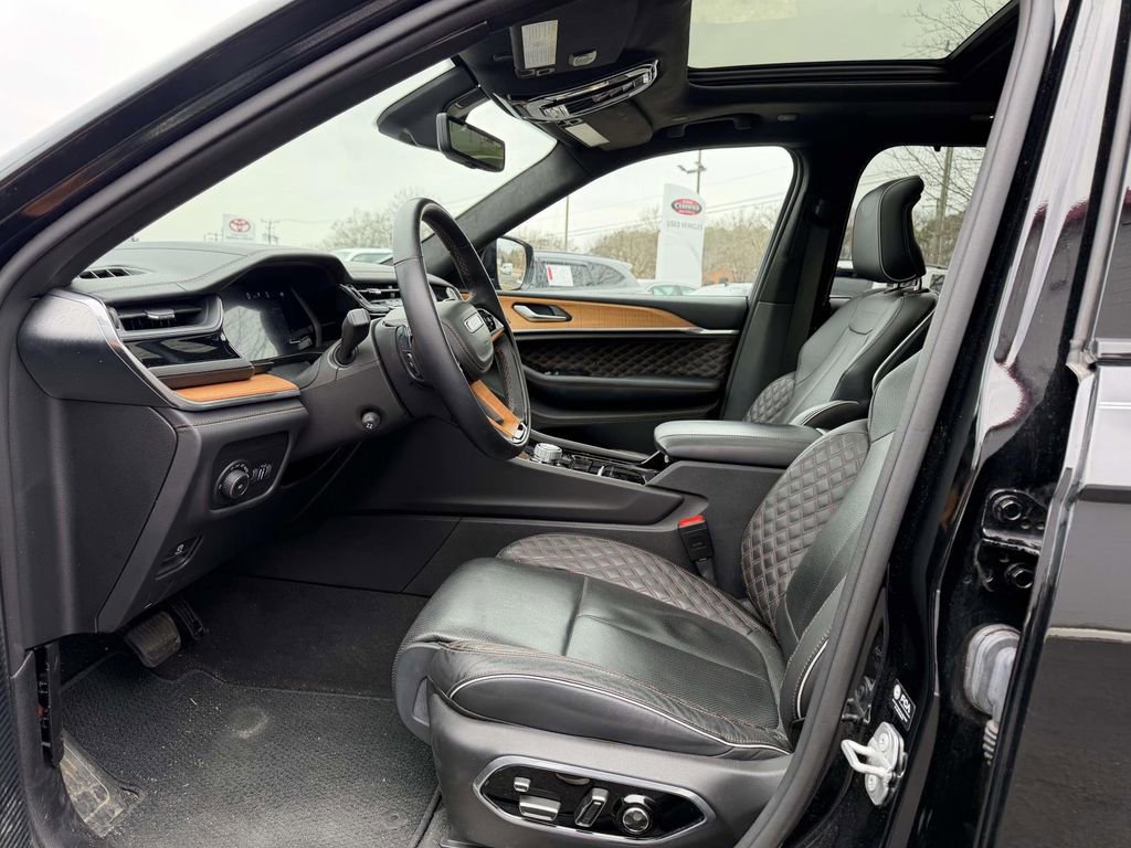 Used 2023 Jeep Grand Cherokee Summit image 16