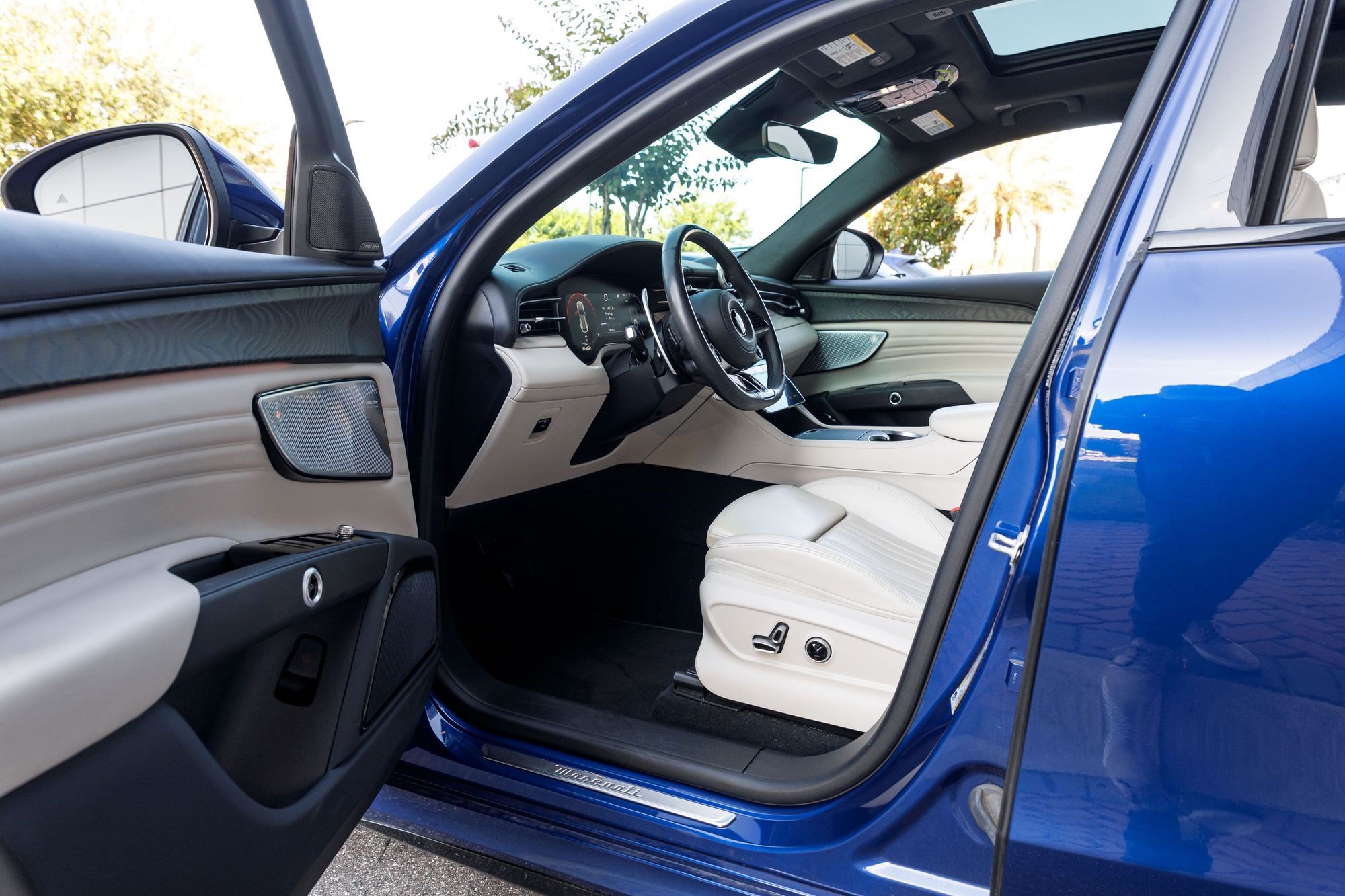 Used 2023 Maserati Grecale Modena AWD/4WD image 27