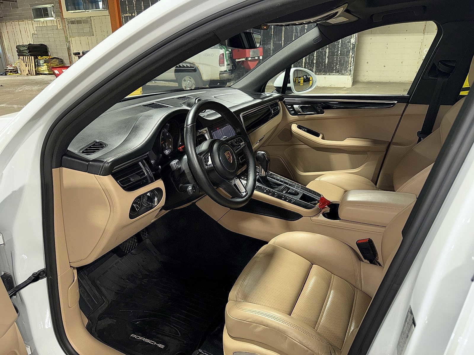 Used 2021 Porsche Macan AWD/4WD image 27