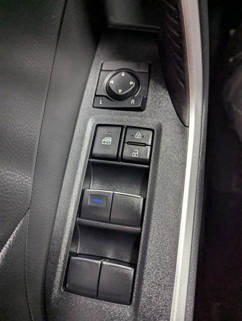 Used 2021 Toyota RAV4 XLE Premium image 16