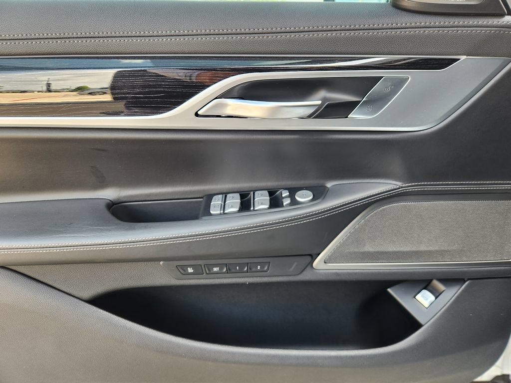 Used 2019 BMW 750i w/ M Sport Package RWD image 22