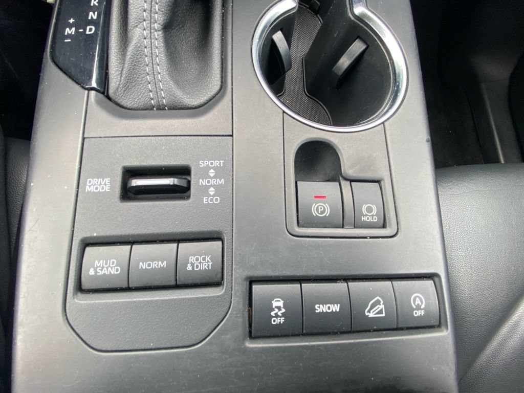 Used 2022 Toyota Highlander XLE AWD/4WD image 22