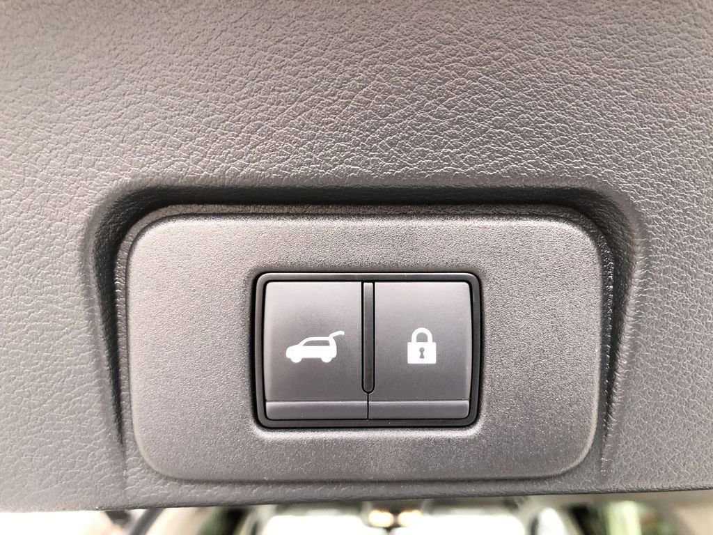Used 2025 Nissan Rogue SV AWD/4WD image 18