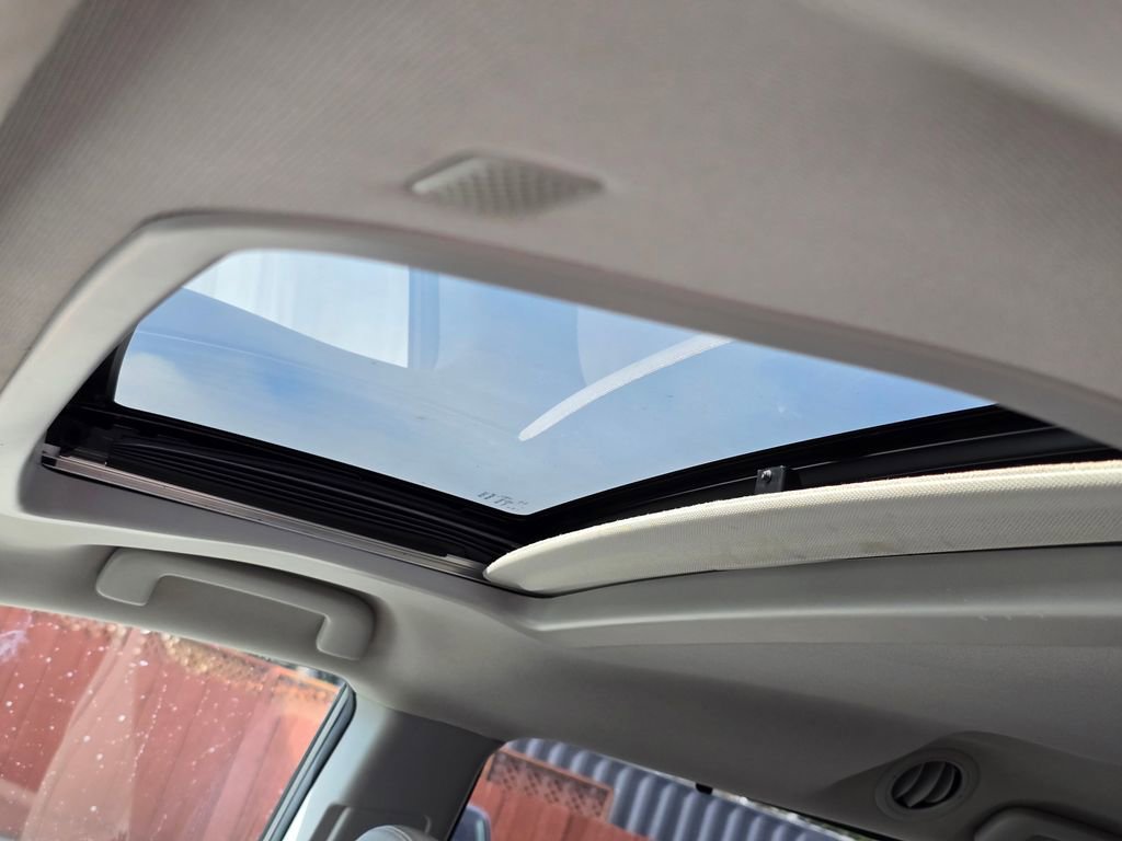 Used 2020 Toyota Sienna XLE image 5