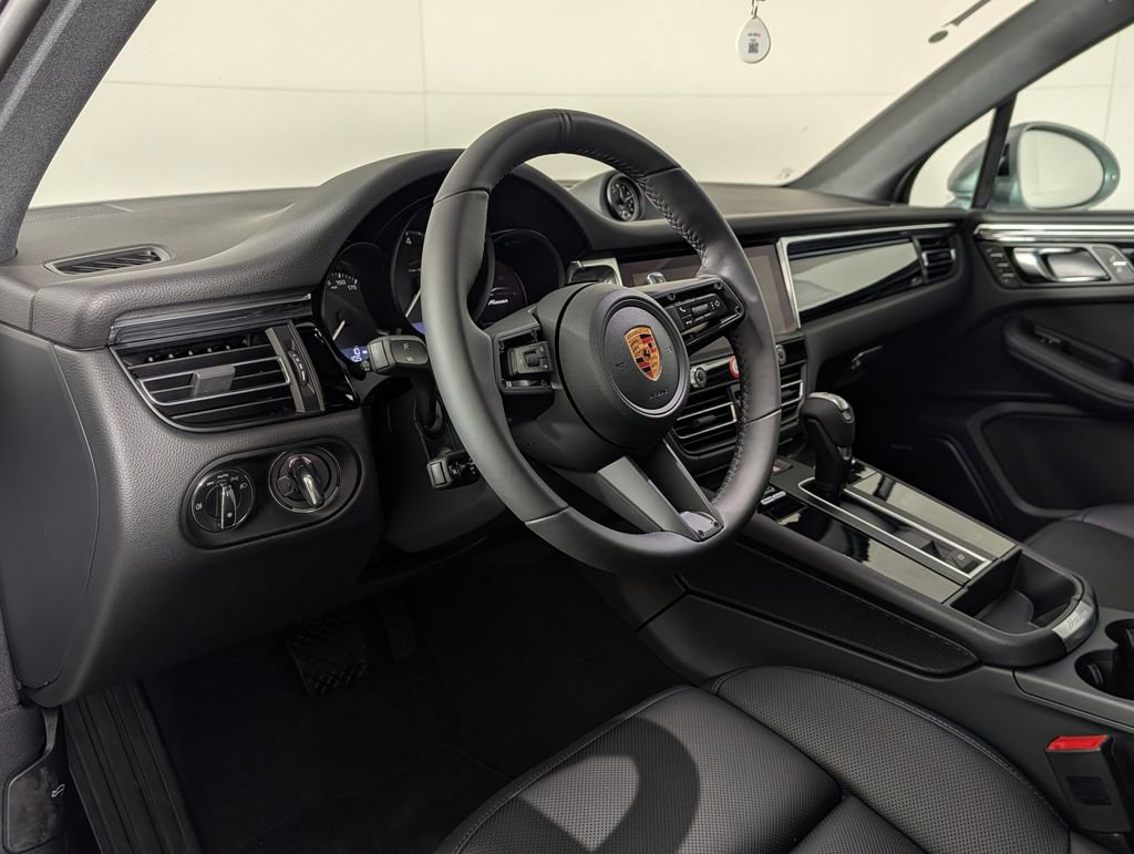 New 2026 Porsche Macan image 4