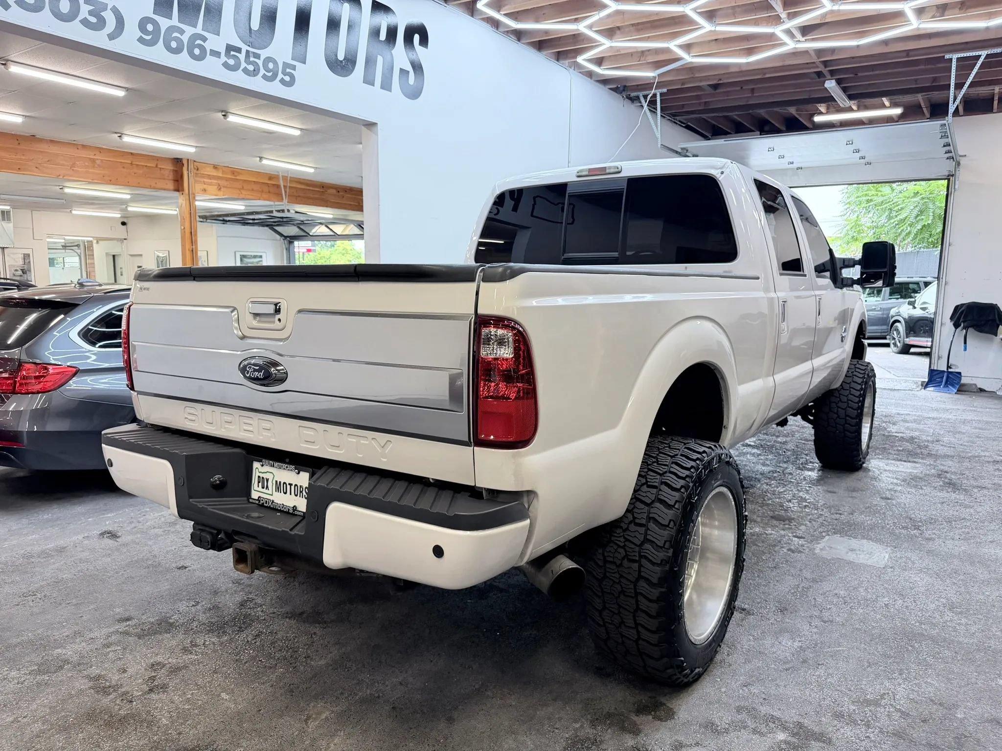 Used 2015 Ford F250 Platinum w/ FX4 Off-Road Package AWD/4WD image 3