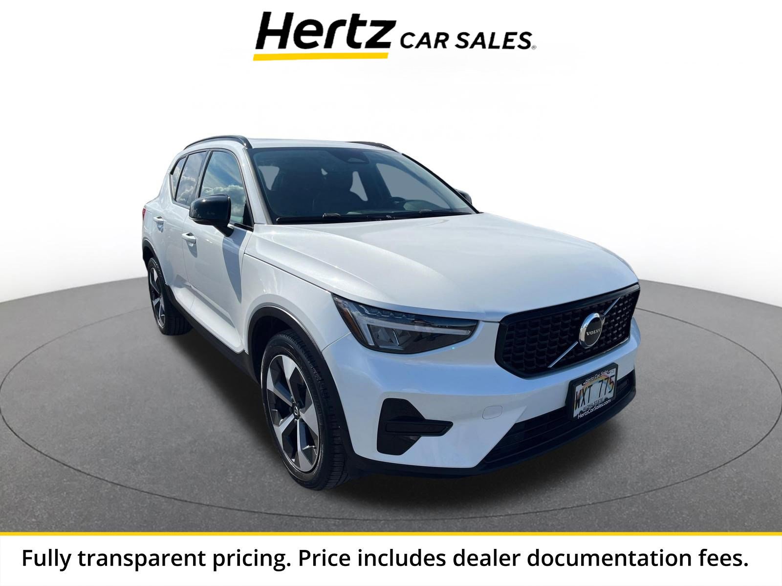Used 2024 Volvo XC40 B5 Core AWD/4WD image 1