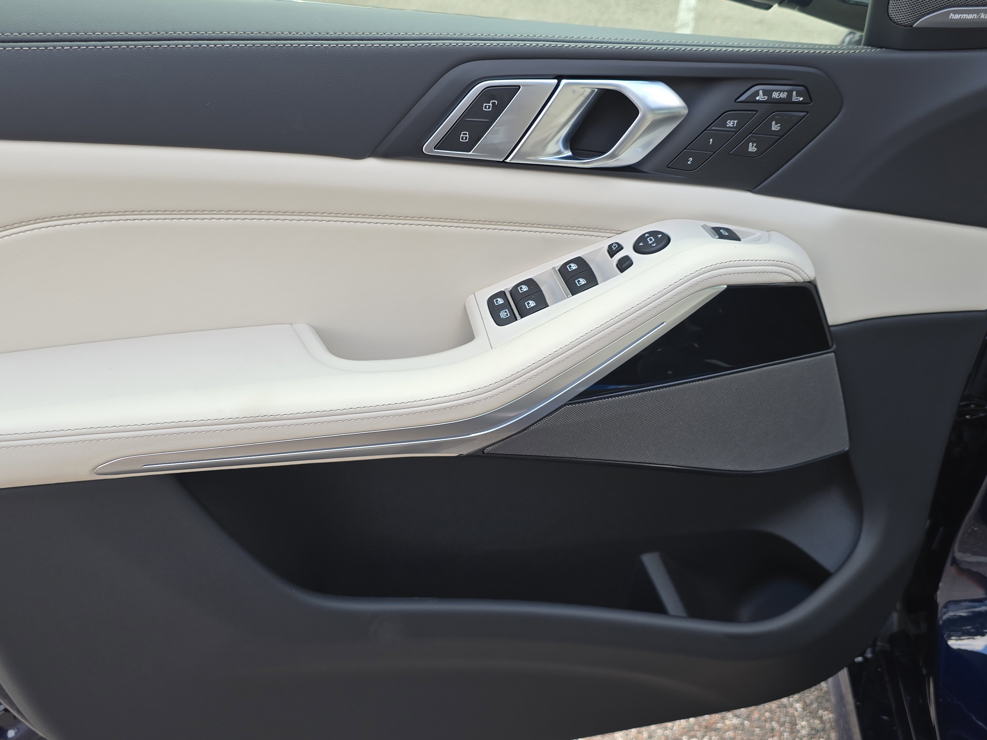 New 2026 BMW X7 M60i image 19