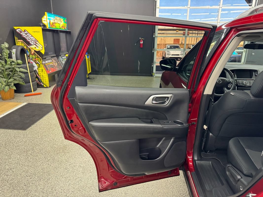 Used 2018 Nissan Pathfinder S AWD/4WD image 12