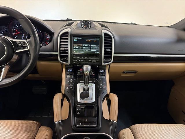 Used 2016 Porsche Cayenne w/ Premium Package image 29