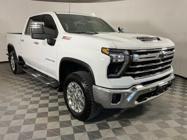 Used 2025 Chevrolet Silverado 2500 LTZ w/ LTZ Convenience Package image 3