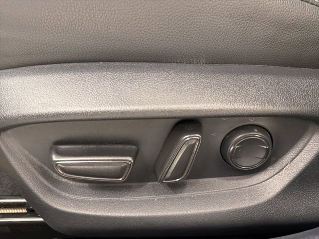 Used 2025 Toyota Camry SE w/ Convenience Package FWD image 12