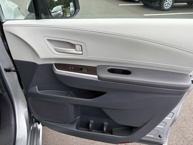 Used 2024 Toyota Sienna LE w/ LE Plus Package AWD/4WD image 13