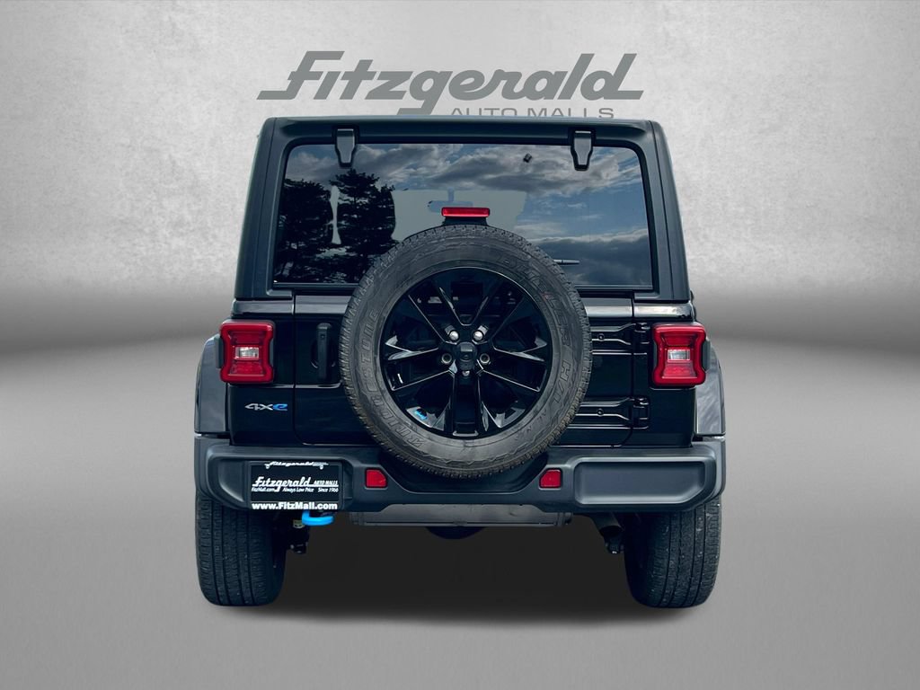 Used 2022 Jeep Wrangler Unlimited Sahara AWD/4WD image 7