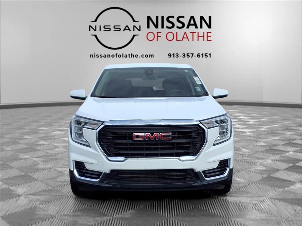 Used 2024 GMC Terrain SLE image 29