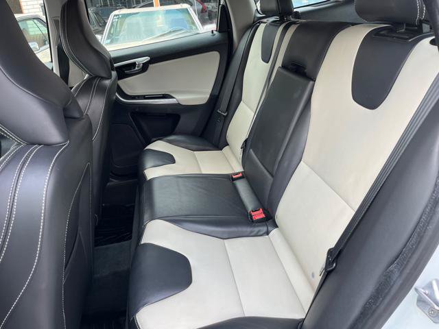 Used 2017 Volvo XC60 T5 FWD image 13