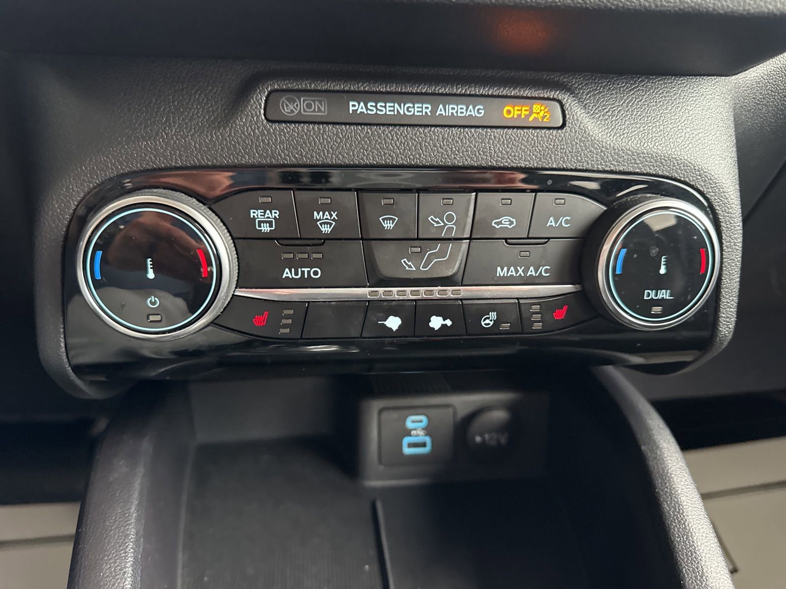 Certified 2022 Ford Escape SEL w/ SEL Stealth AWD Package image 32