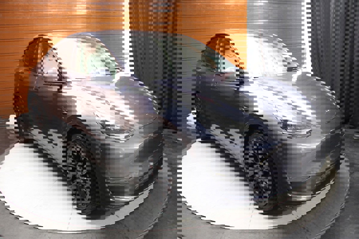 Used 2023 Tesla Model Y Performance image 11