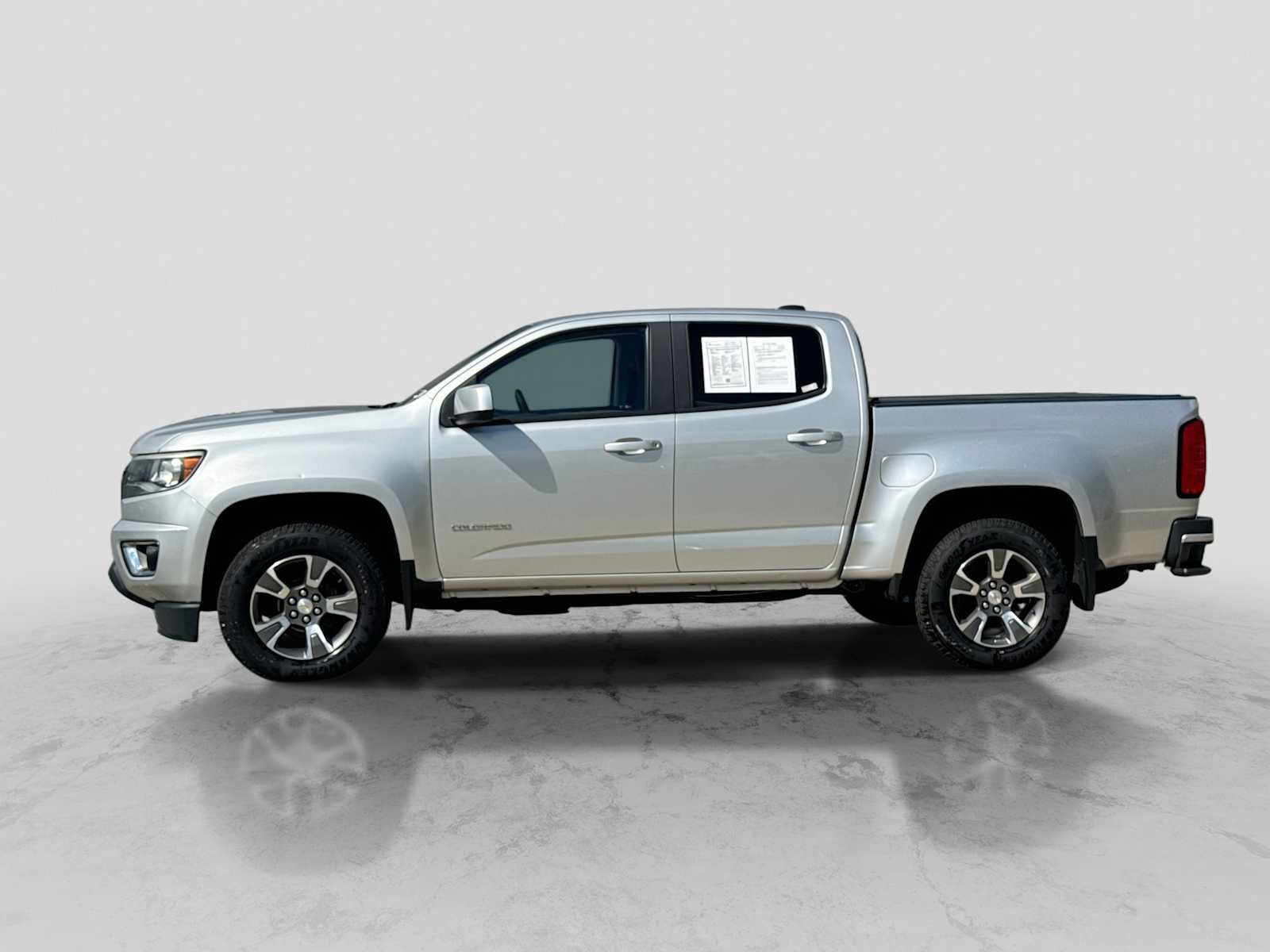 Used 2017 Chevrolet Colorado Z71 AWD/4WD image 2