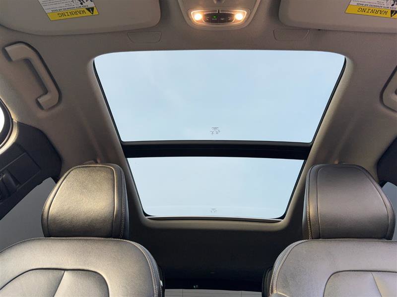 Used 2021 Volvo XC40 T5 Momentum w/ Premium Package image 14