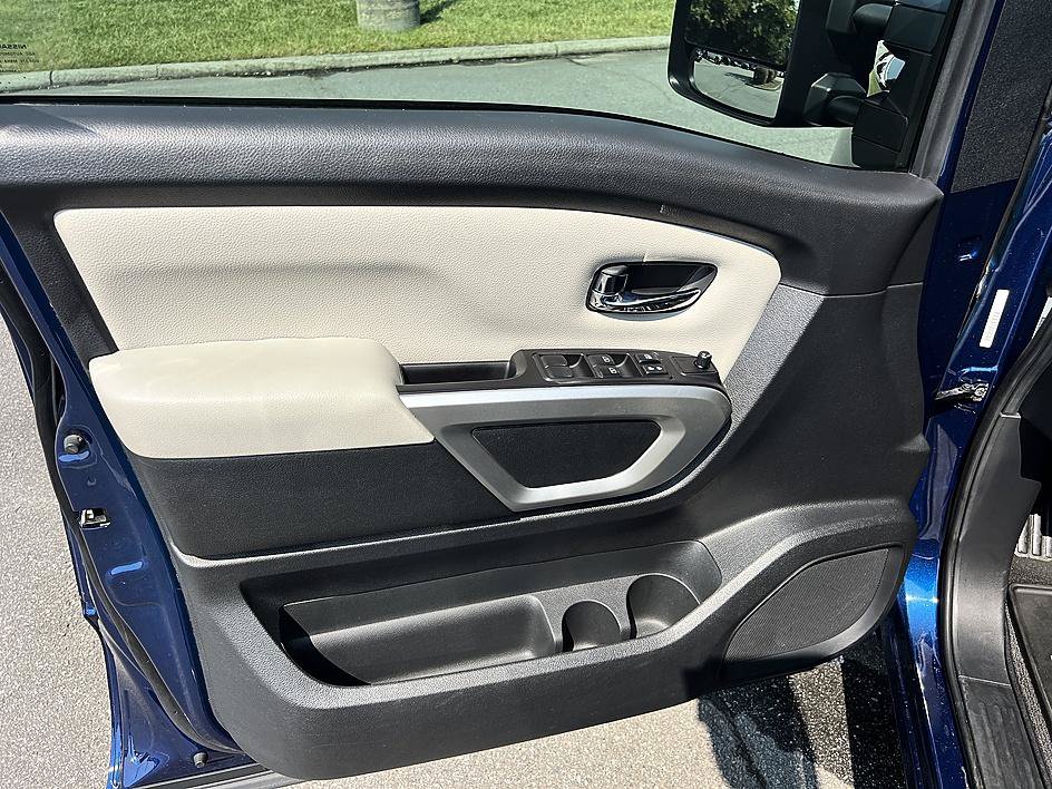 Used 2020 Nissan Titan SV w/ SV Convenience Package RWD image 19