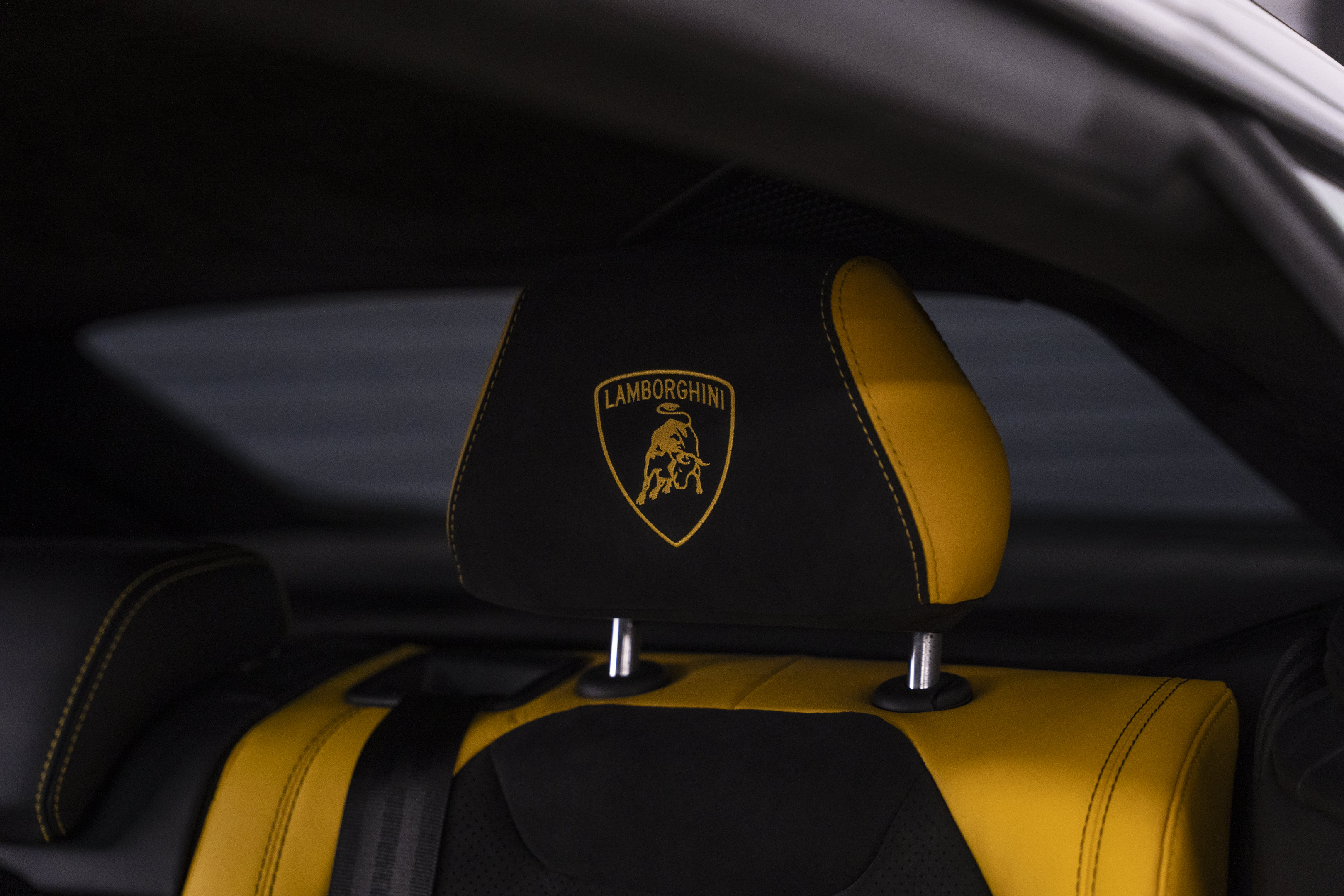 Used 2022 Lamborghini Urus AWD/4WD image 24