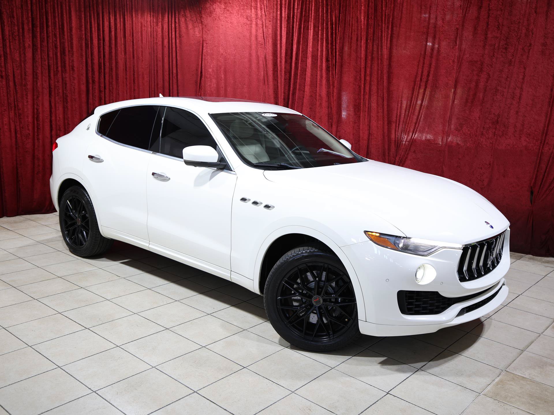 Used 2020 Maserati Levante S AWD/4WD image 2