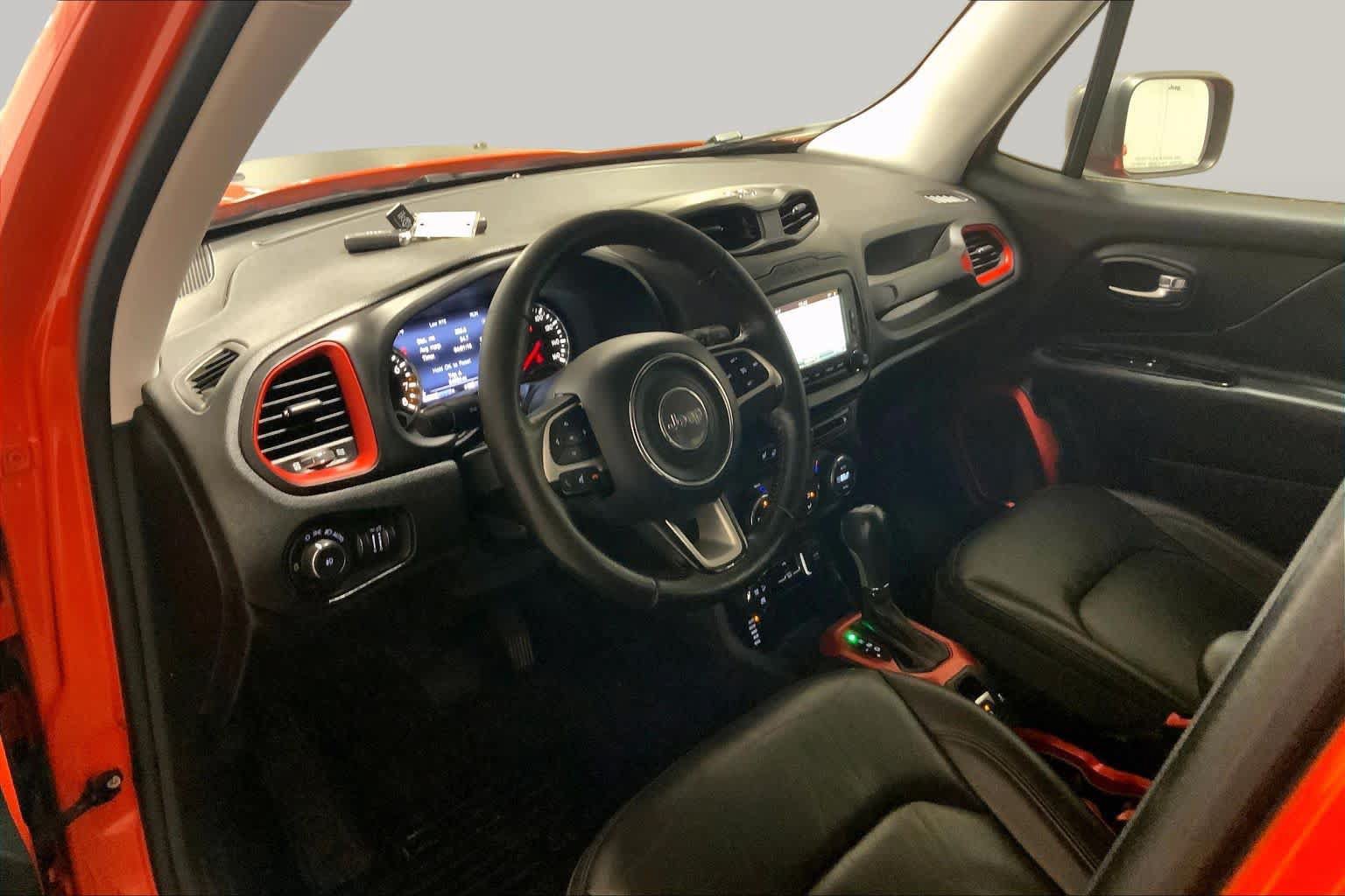 Used 2016 Jeep Renegade Trailhawk w/ Premium Trailhawk Package AWD/4WD image 16