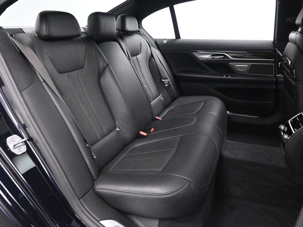 Used 2020 BMW 750i xDrive w/ M Sport Package AWD/4WD image 18