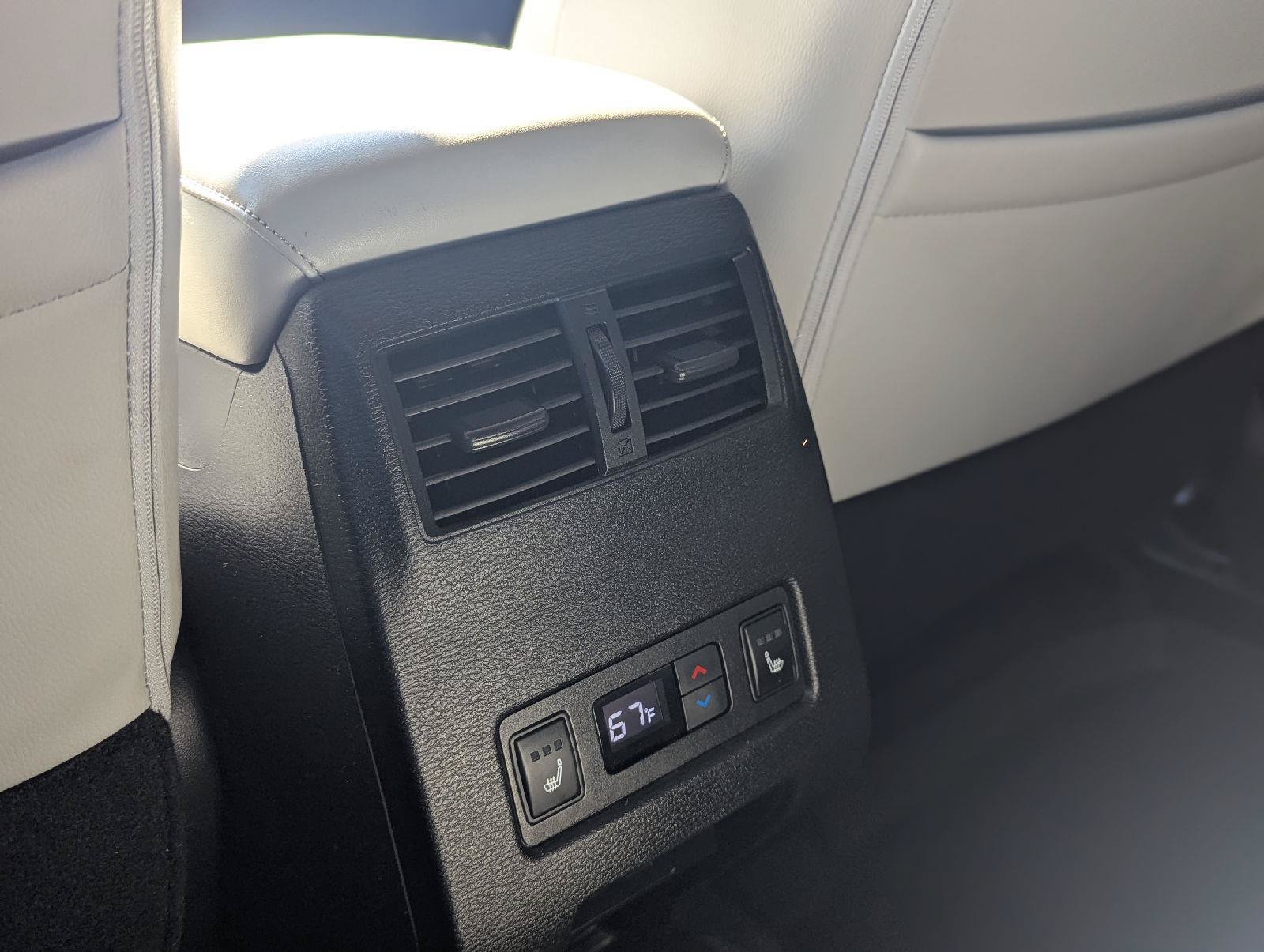 Used 2023 Mitsubishi Outlander SEL AWD/4WD image 33