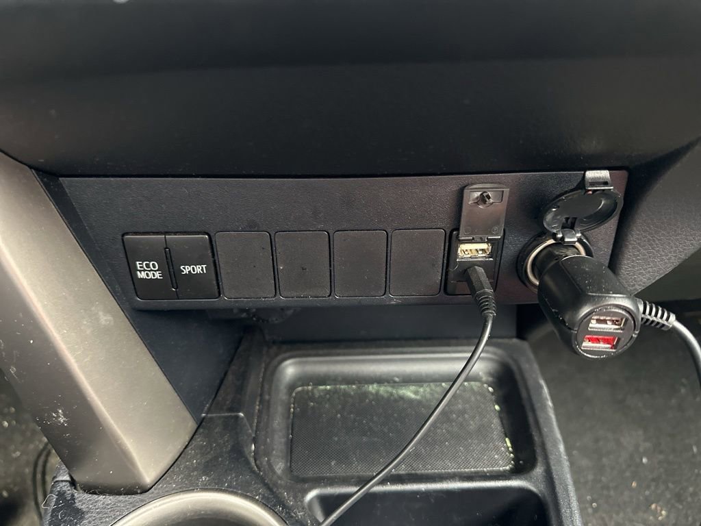 Used 2015 Toyota RAV4 LE image 25