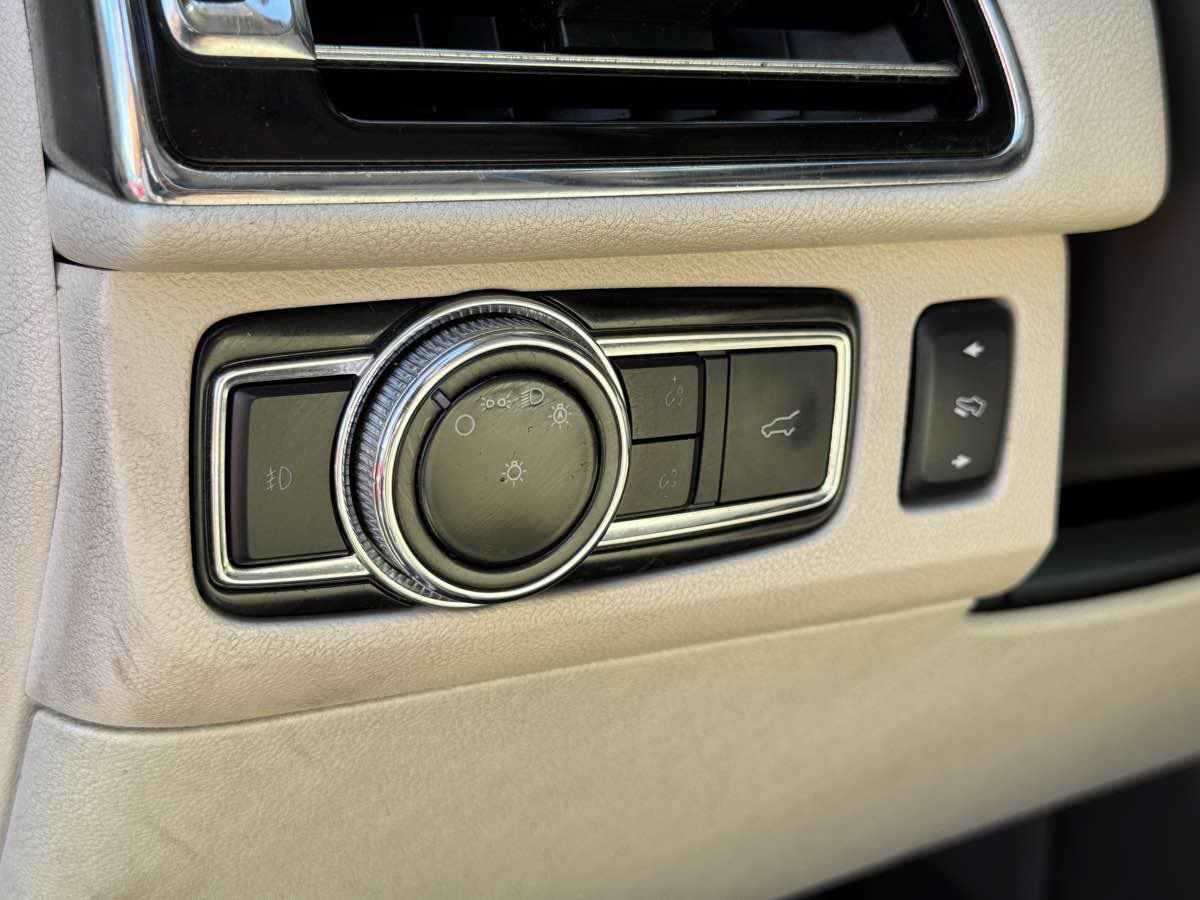 Used 2018 Lincoln Navigator L Select w/ Technology Package AWD/4WD image 42