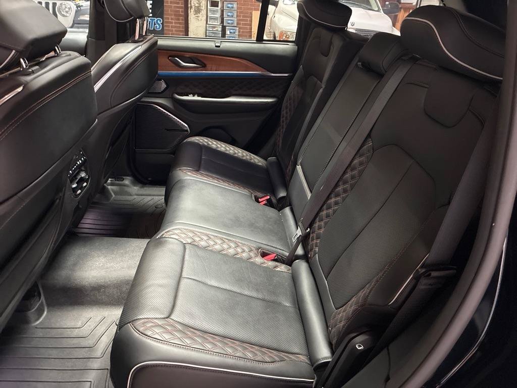 Used 2023 Jeep Grand Cherokee Summit AWD/4WD image 29