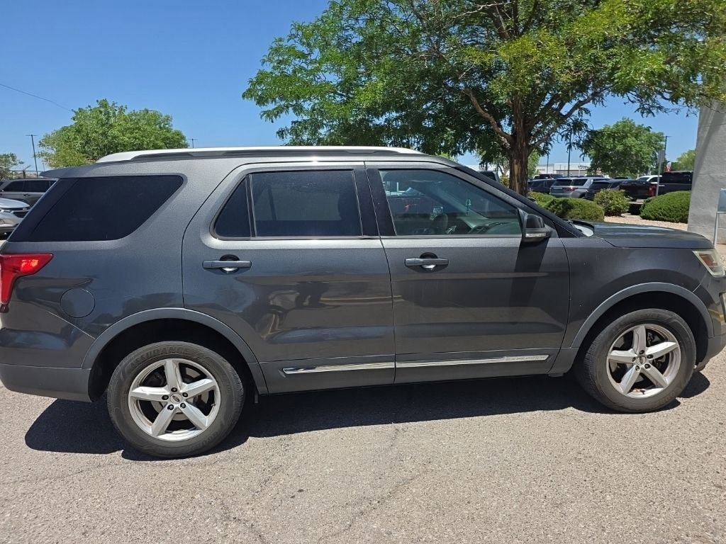 Used 2017 Ford Explorer XLT AWD/4WD image 8