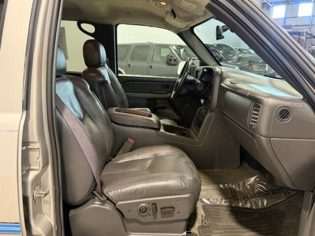 Used 2005 GMC Sierra 3500 SLT w/ Heavy-Duty Power Package image 15